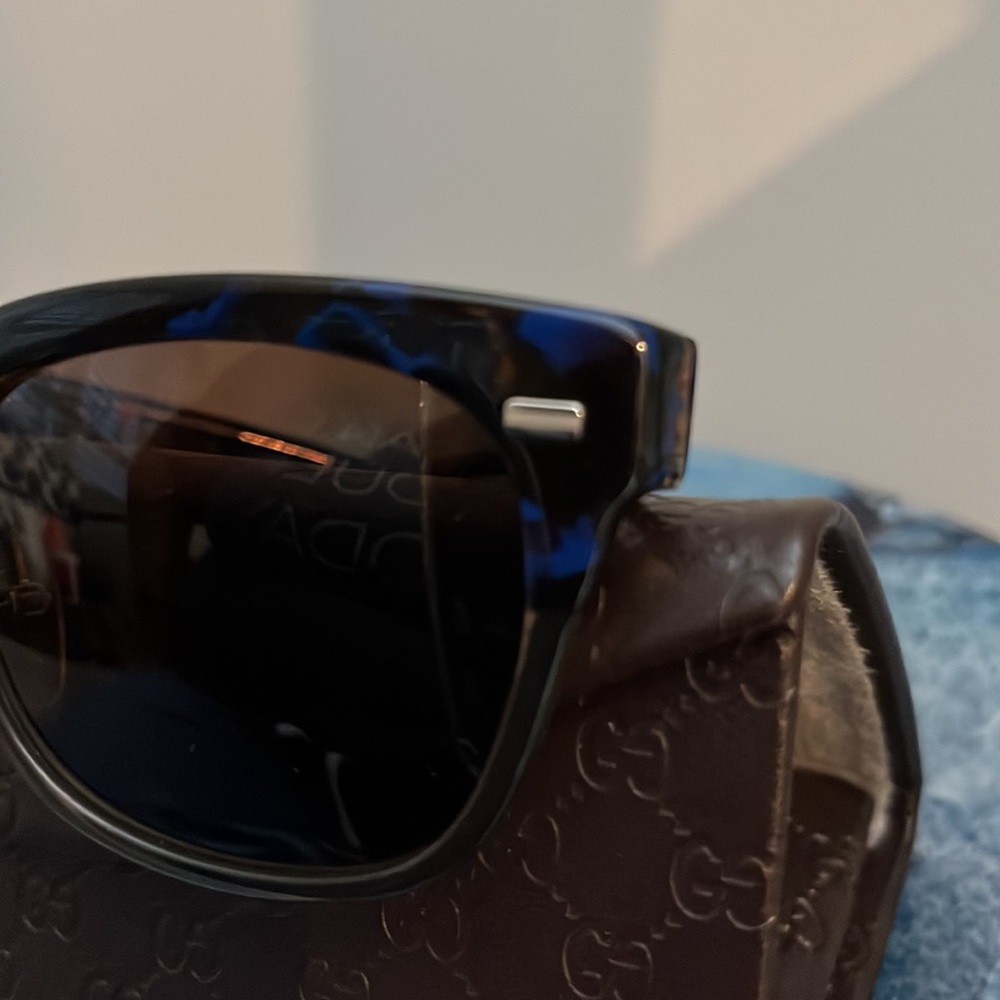 ✨SOLD✨Gucci Sunglasses - Picture 4 of 10